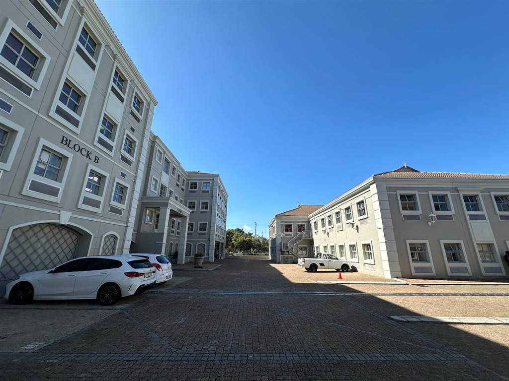 298  m² Commercial space in Pinelands photo number 3