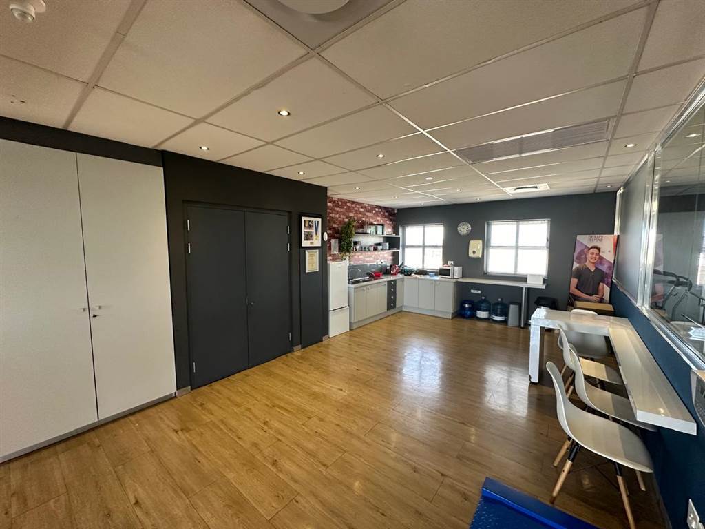 298  m² Commercial space in Pinelands photo number 11