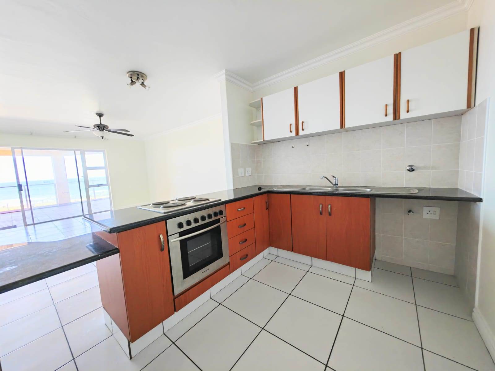3 Bed Flat in Illovo Beach photo number 8