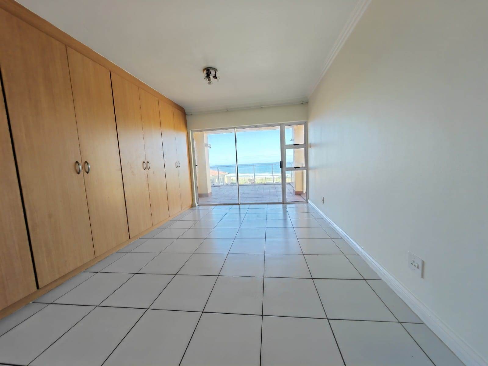 3 Bed Flat in Illovo Beach photo number 11