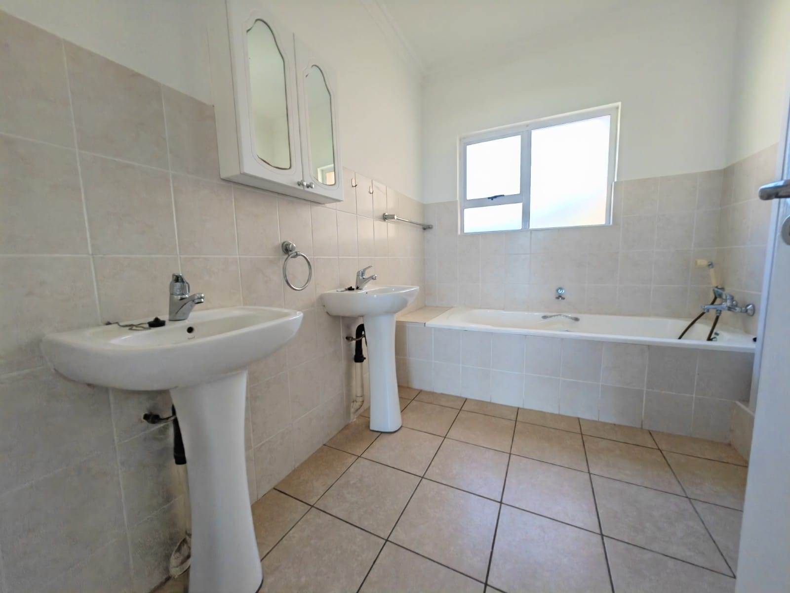3 Bed Flat in Illovo Beach photo number 13