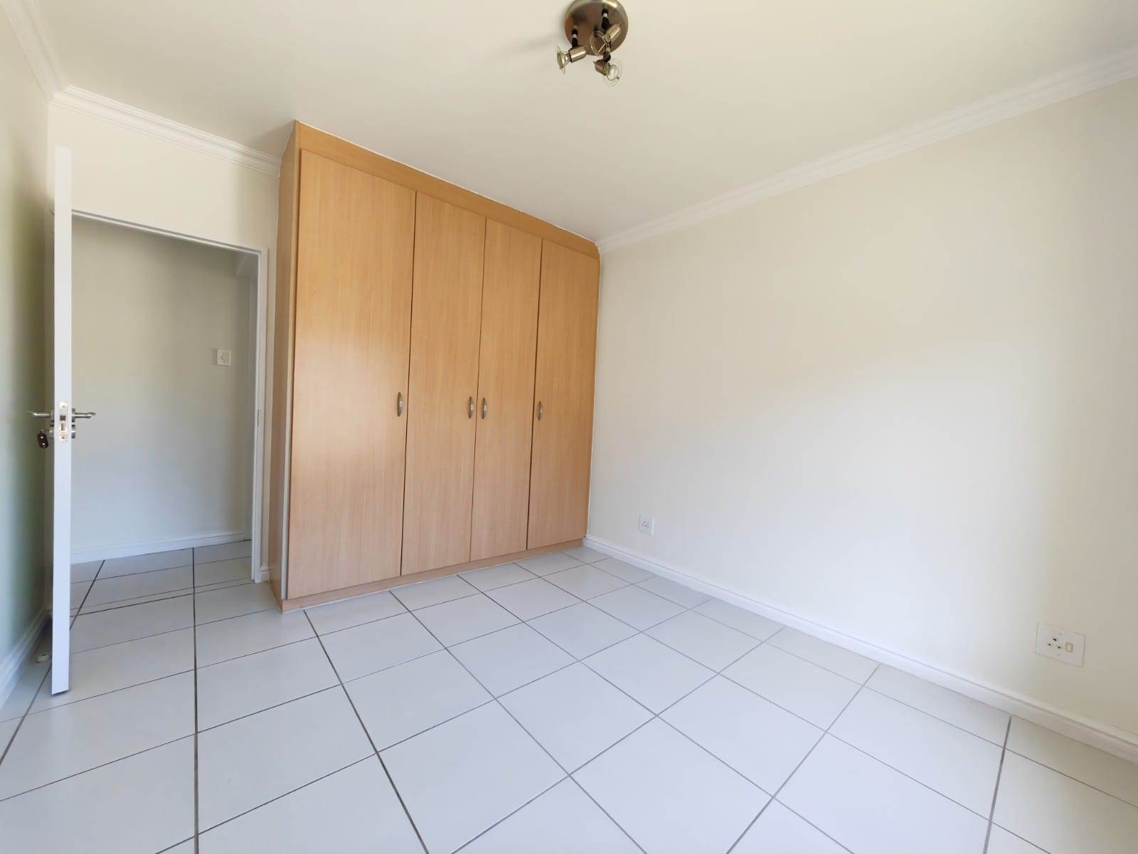 3 Bed Flat in Illovo Beach photo number 16