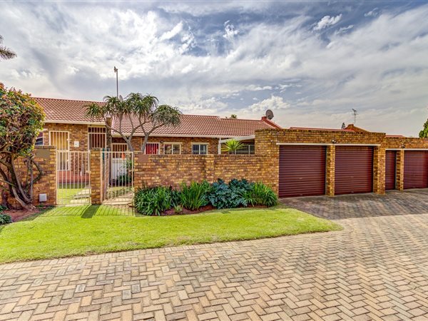 3 Bedroom Townhouse 3 Bedroom Townhouse