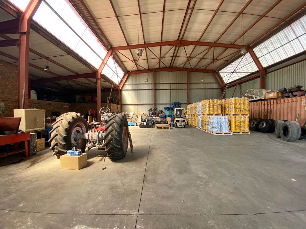 1970  m² Industrial space in Commercia photo number 11