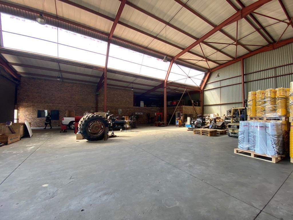 1970  m² Industrial space in Commercia photo number 10