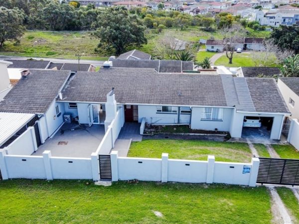 3 Bedroom House 3 Bedroom House
