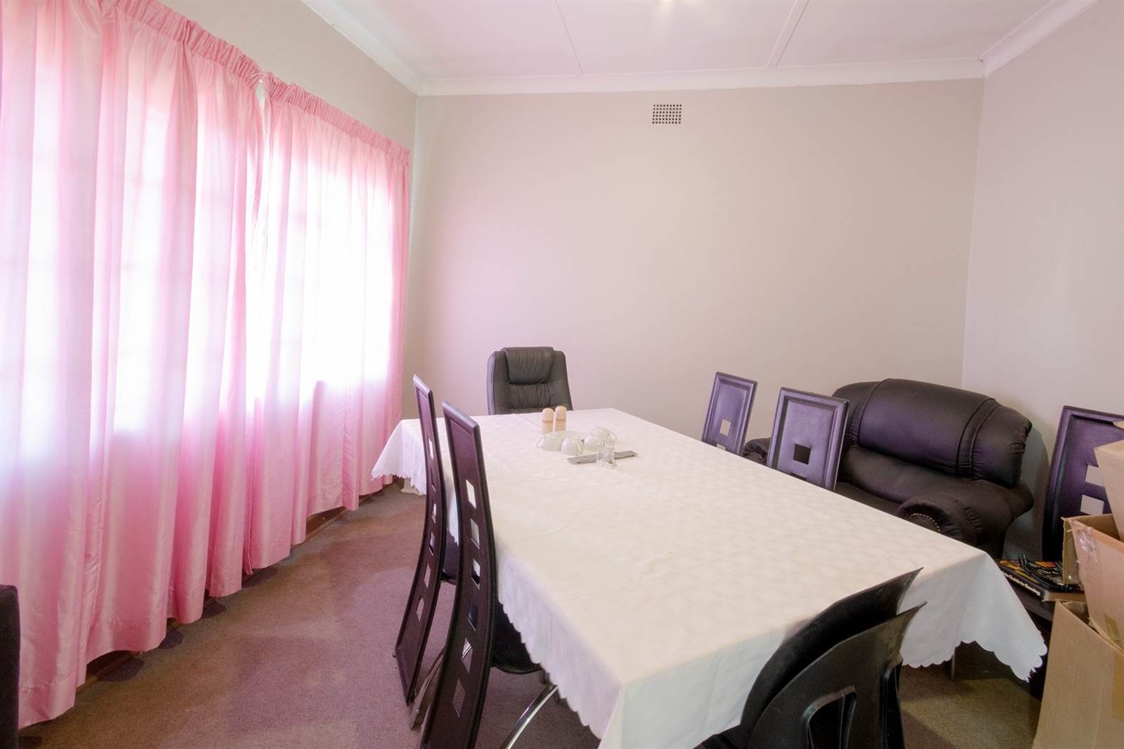 2 Bed House in Rensburg photo number 5