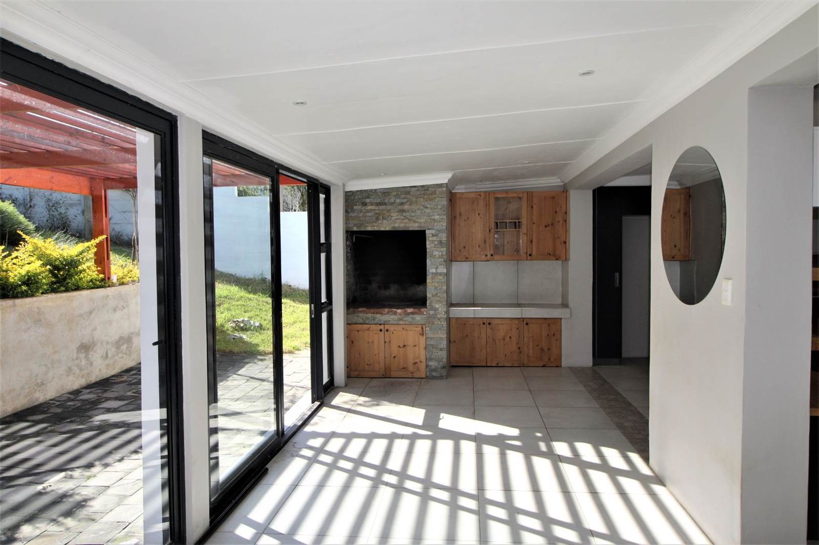 6 Bed House in Swellendam photo number 4