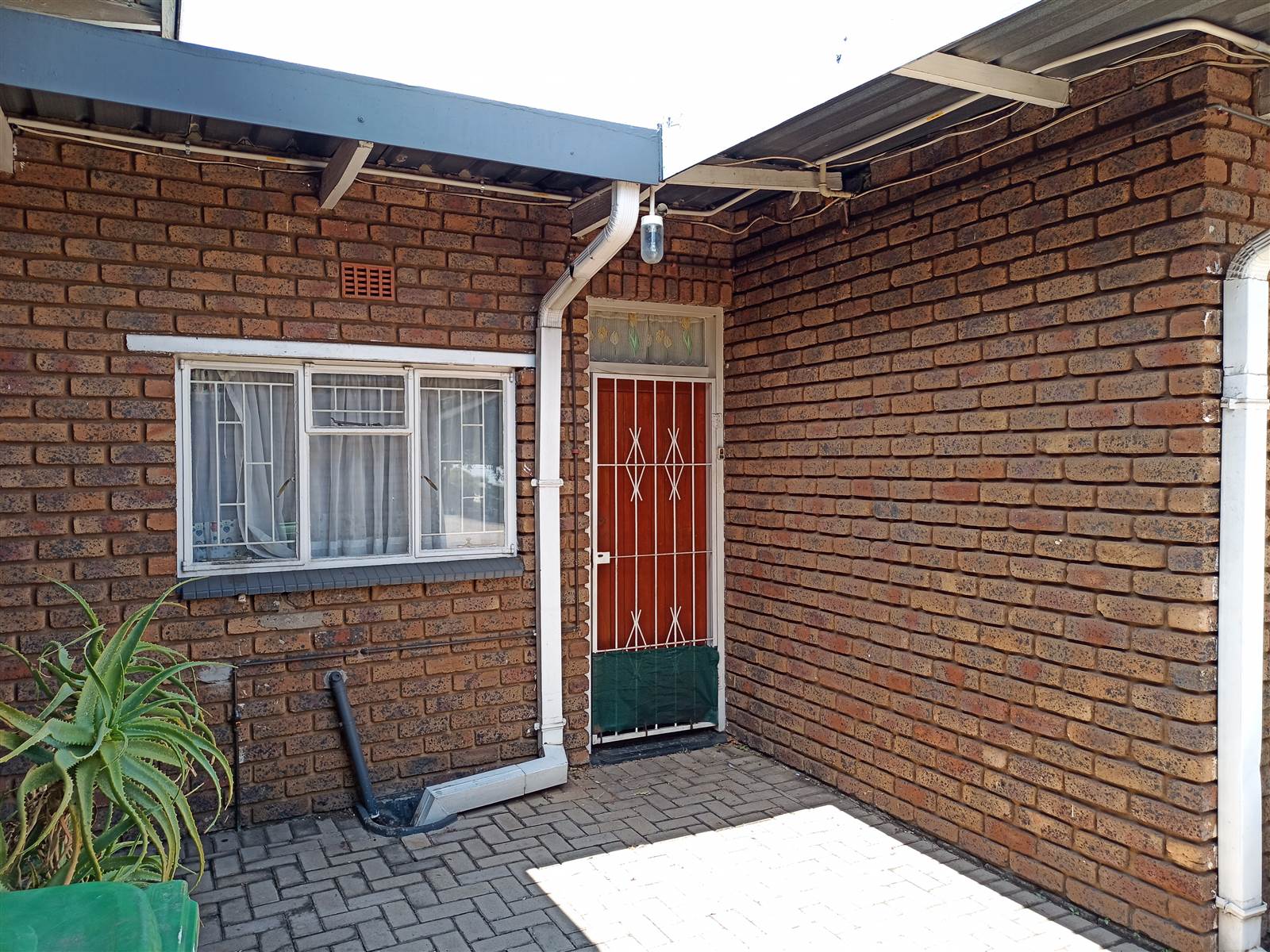 2 Bed Flat in Kanonkop photo number 1
