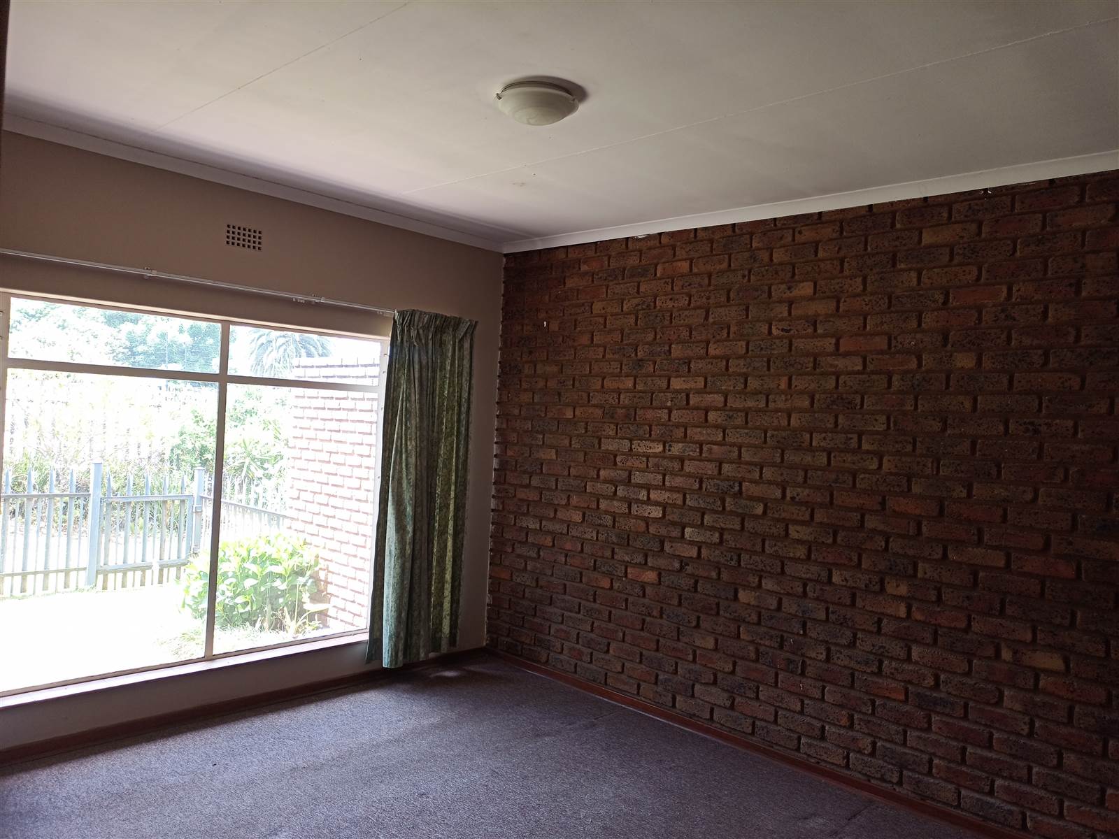 2 Bed Flat in Kanonkop photo number 8