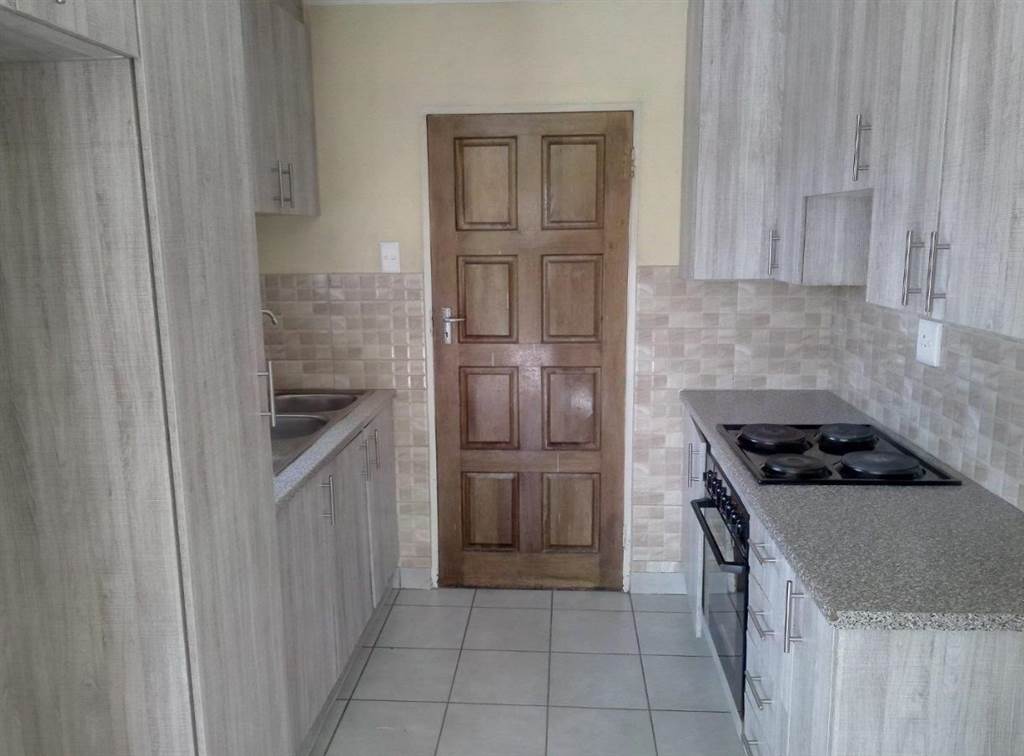 3 Bed House in Leopards Rest Security Estate photo number 4
