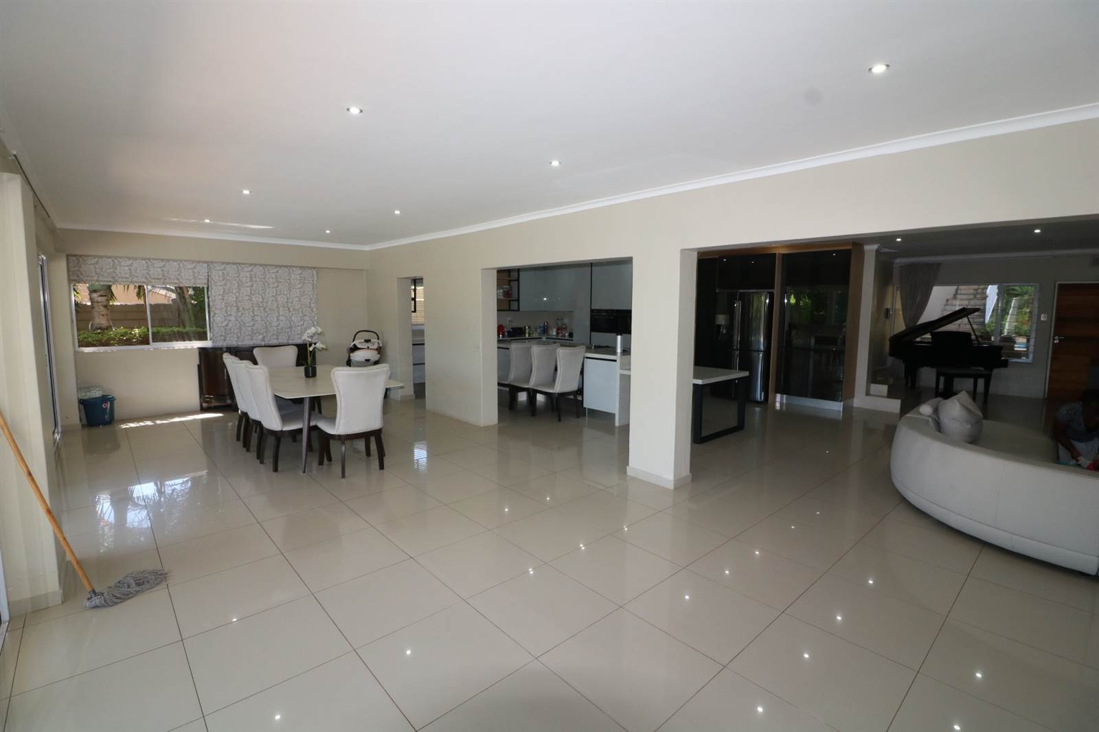 4 Bed House in La Lucia photo number 6