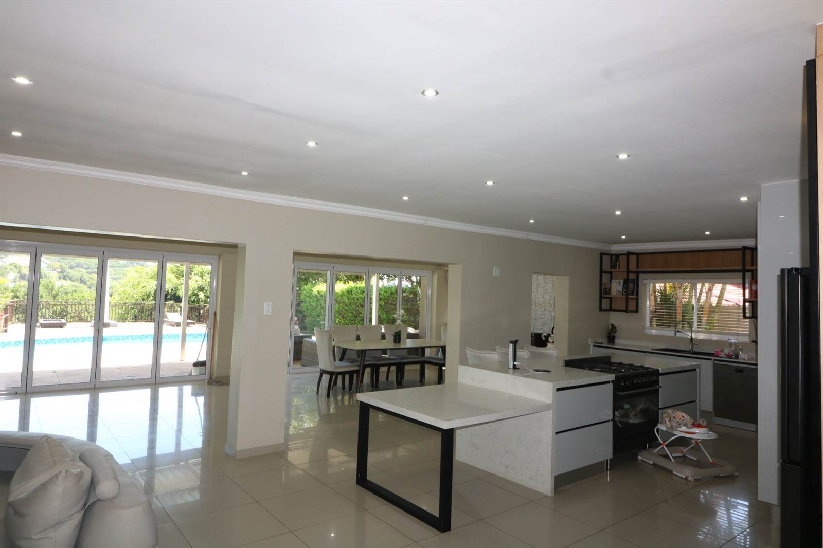 4 Bed House in La Lucia photo number 4