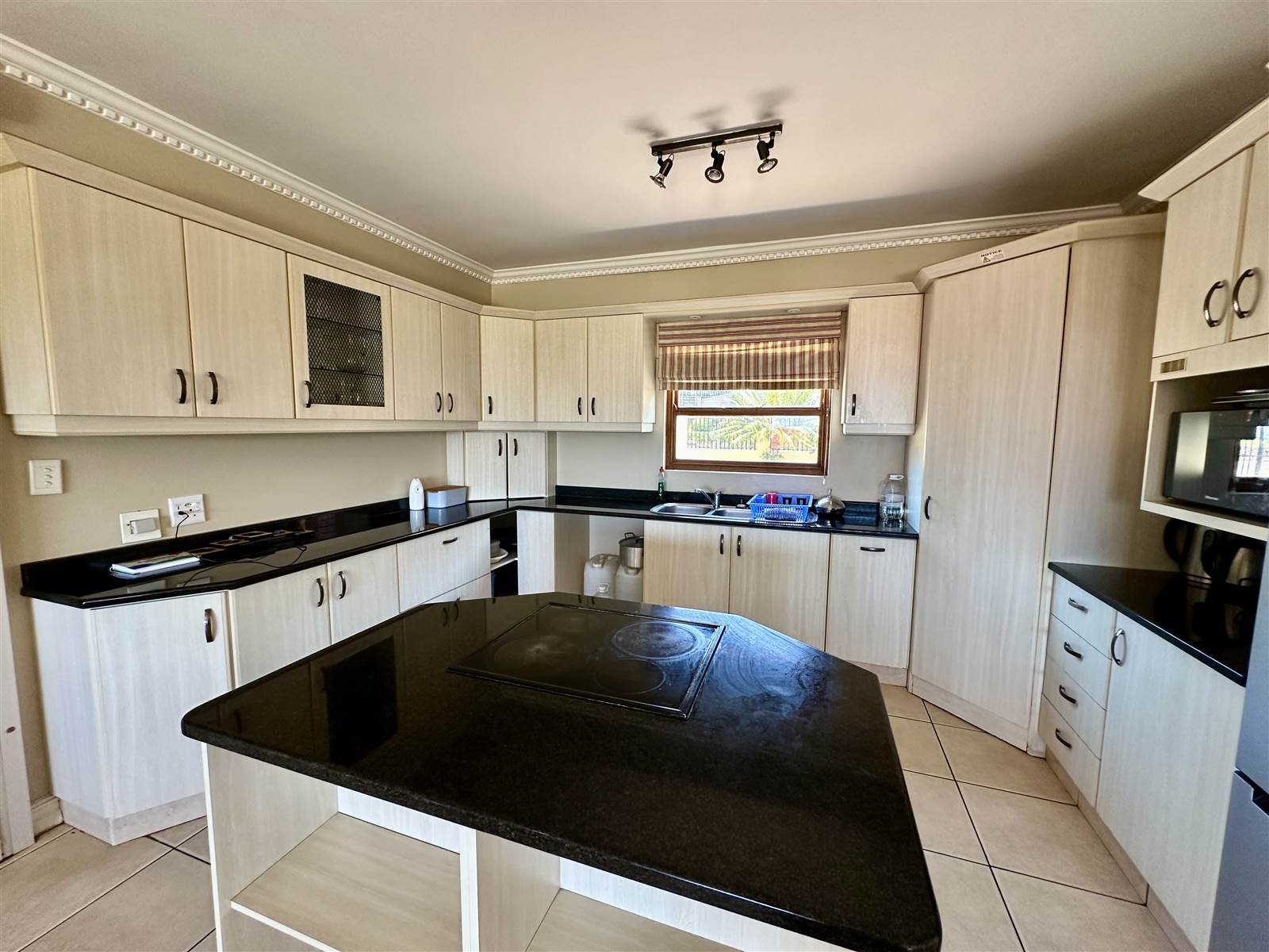 9 Bed House in Umhlanga Rocks photo number 12
