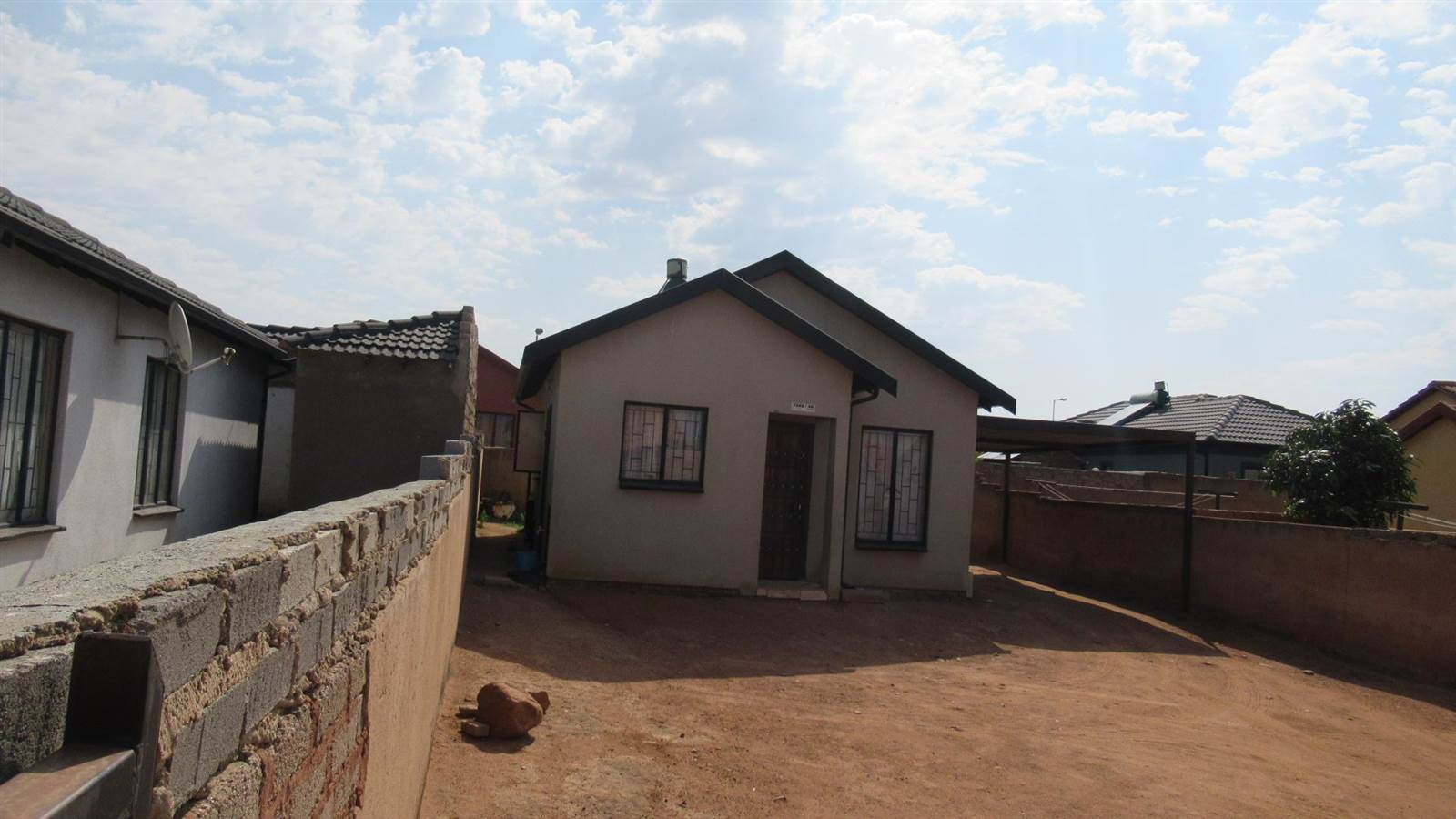 2 Bed House in Soshanguve photo number 4