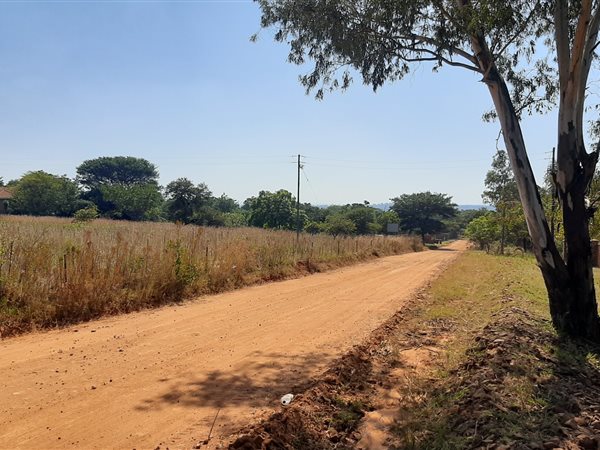 2.5 ha Land available in Derdepoort
