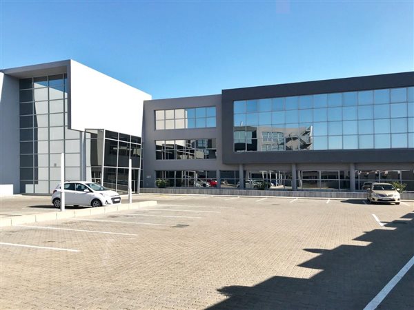 742  m² Office Space