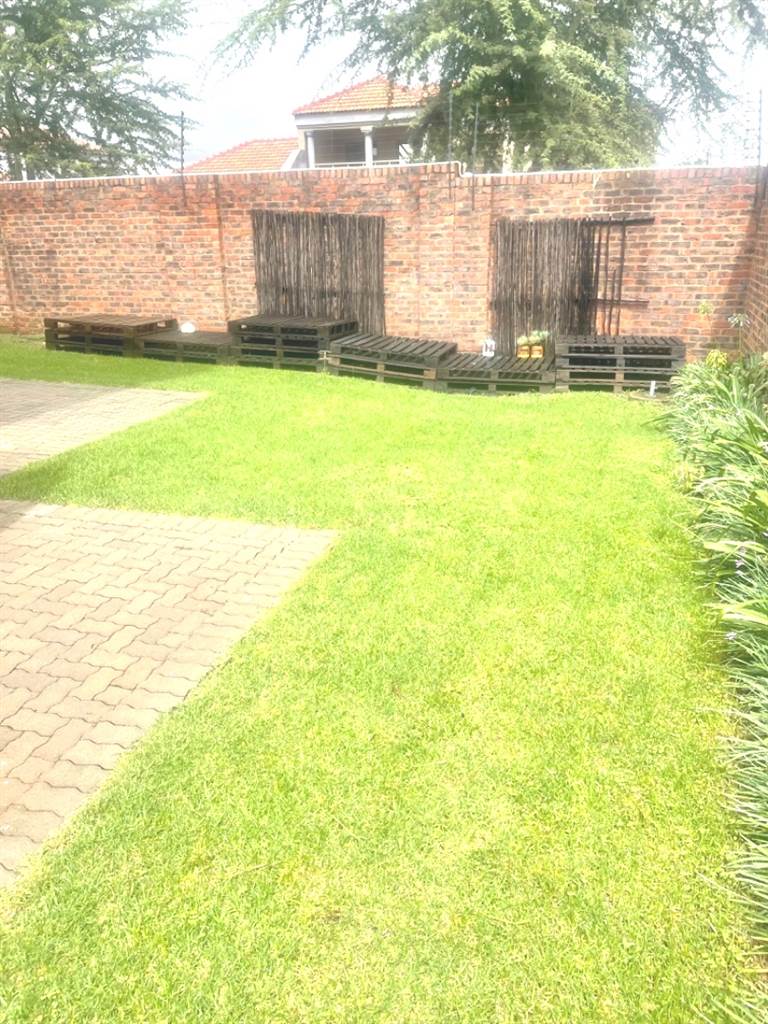 3 Bed Townhouse in Doornpoort and surrounds photo number 3