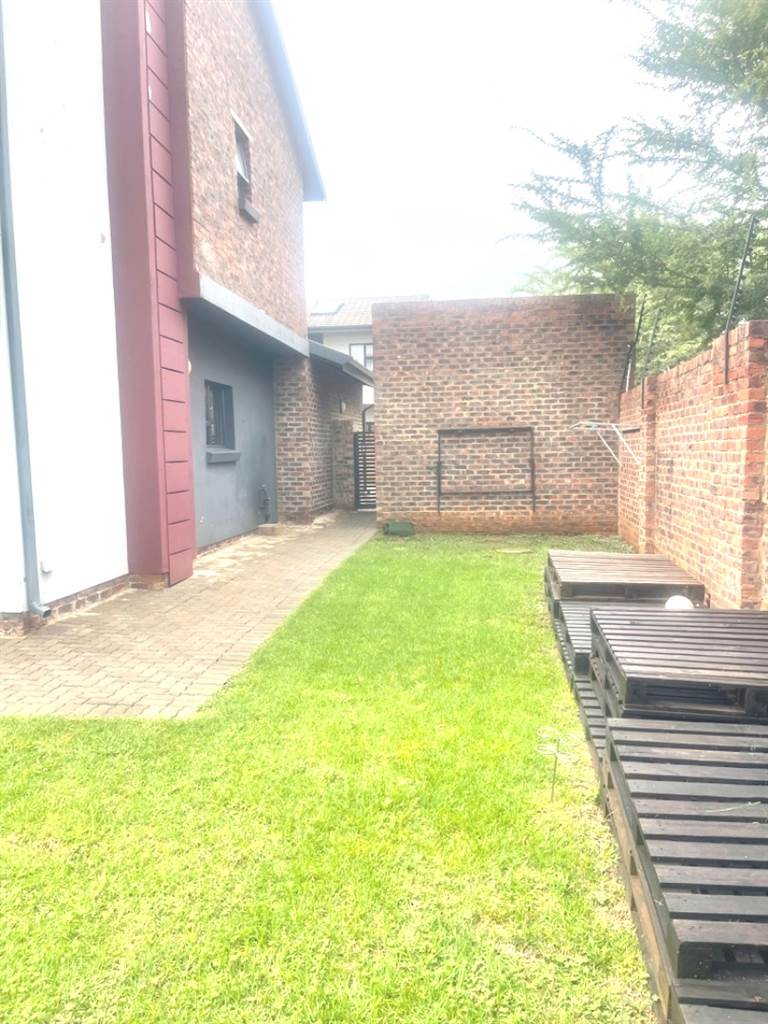 3 Bed Townhouse in Doornpoort and surrounds photo number 5