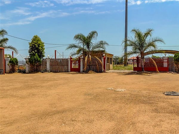 Commercial space in Lethlabile