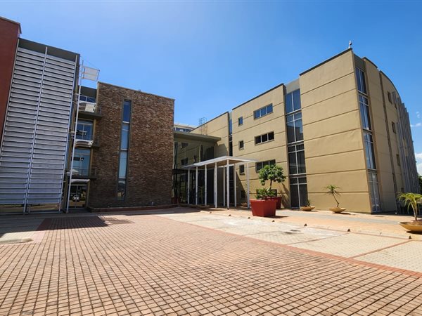 10000  m² Commercial space in Ashlea Gardens