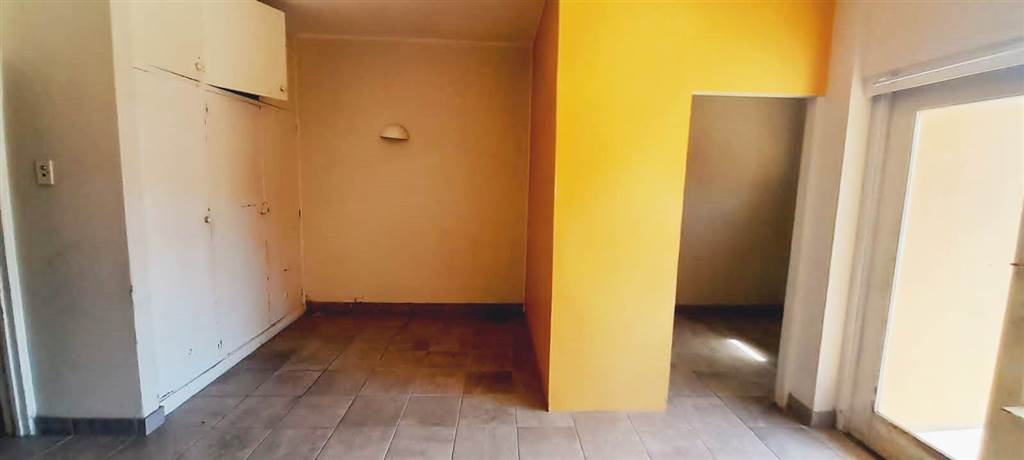 1 Bed Apartment in Port Elizabeth Central photo number 3