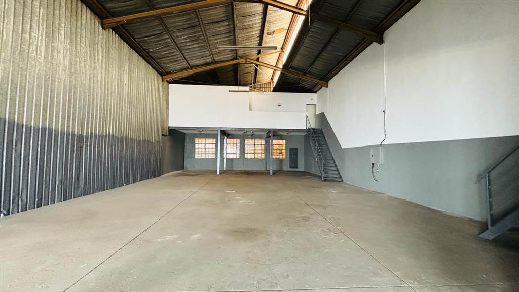 386  m² Industrial space in Stormill photo number 2