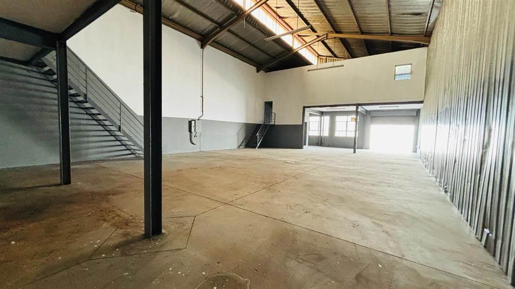 386  m² Industrial space in Stormill photo number 4