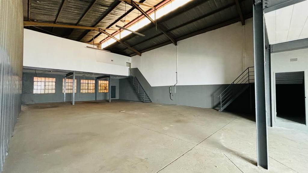 386  m² Industrial space in Stormill photo number 6