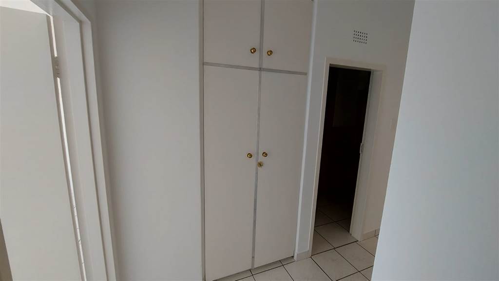 4 Bed Apartment in Fordsburg photo number 6
