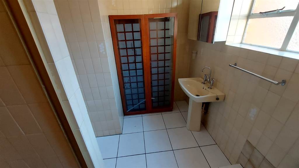 4 Bed Apartment in Fordsburg photo number 4