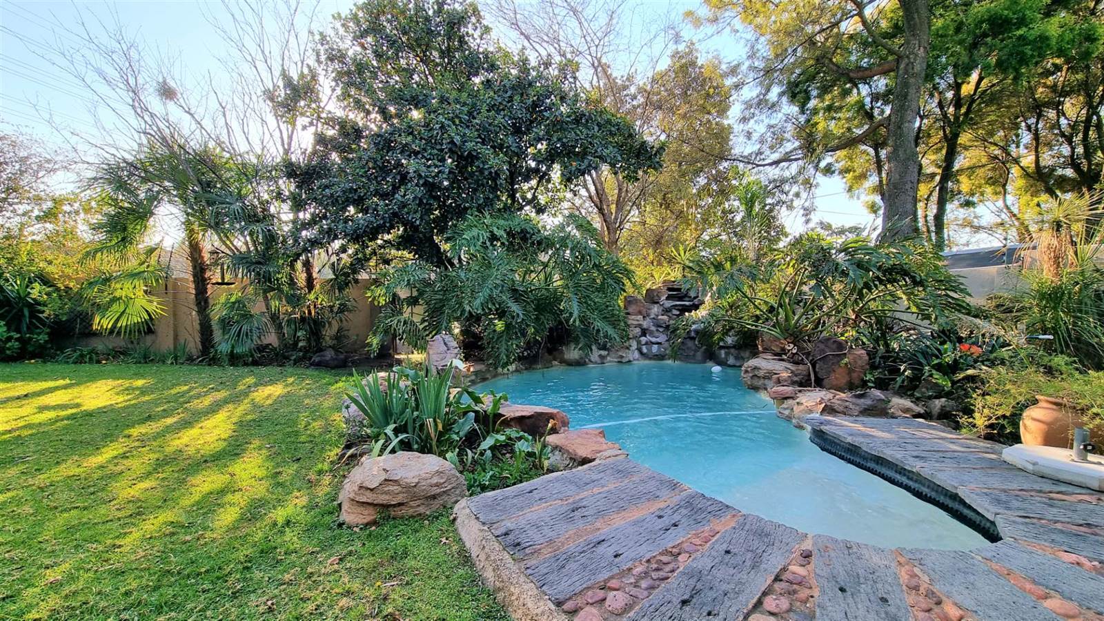 4 Bed House in Lonehill photo number 2