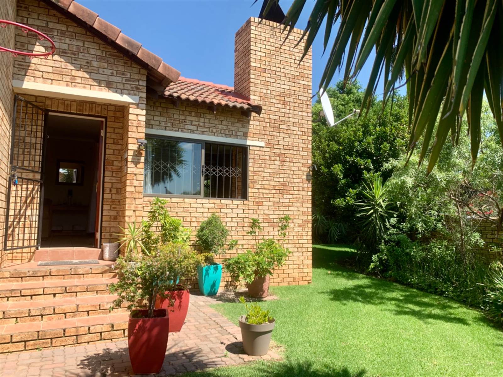 4 Bed Townhouse in Ruimsig photo number 6