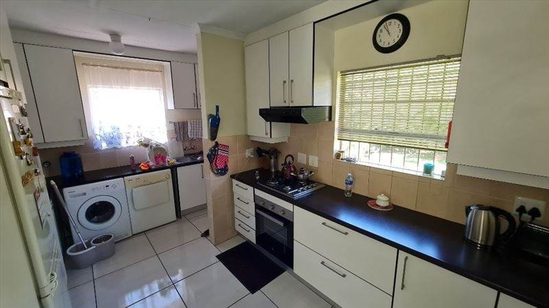 3 Bed Townhouse in Glen Marais photo number 9