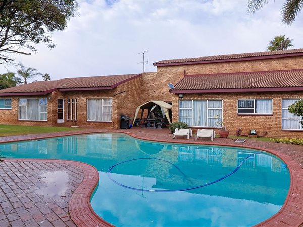 4 Bedroom House 4 Bedroom House