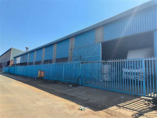 1 212  m² Industrial space