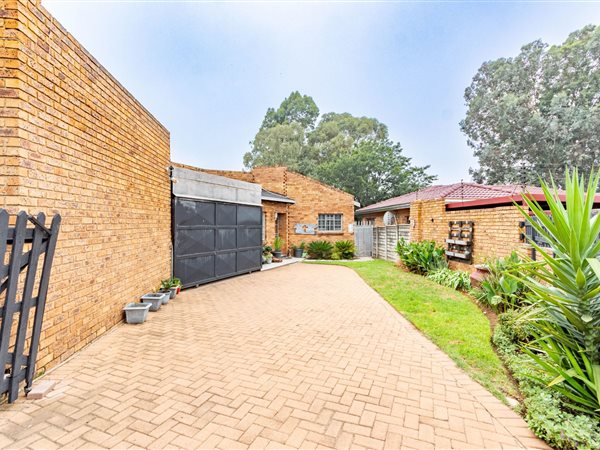 2 Bed House in Dalpark Ext 1