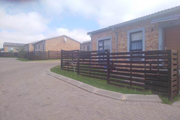 2 Bed Townhouse in Grobler Park photo number 3