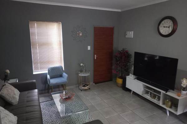2 Bed Townhouse in Grobler Park photo number 12