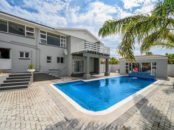 7 Bed House in Humewood