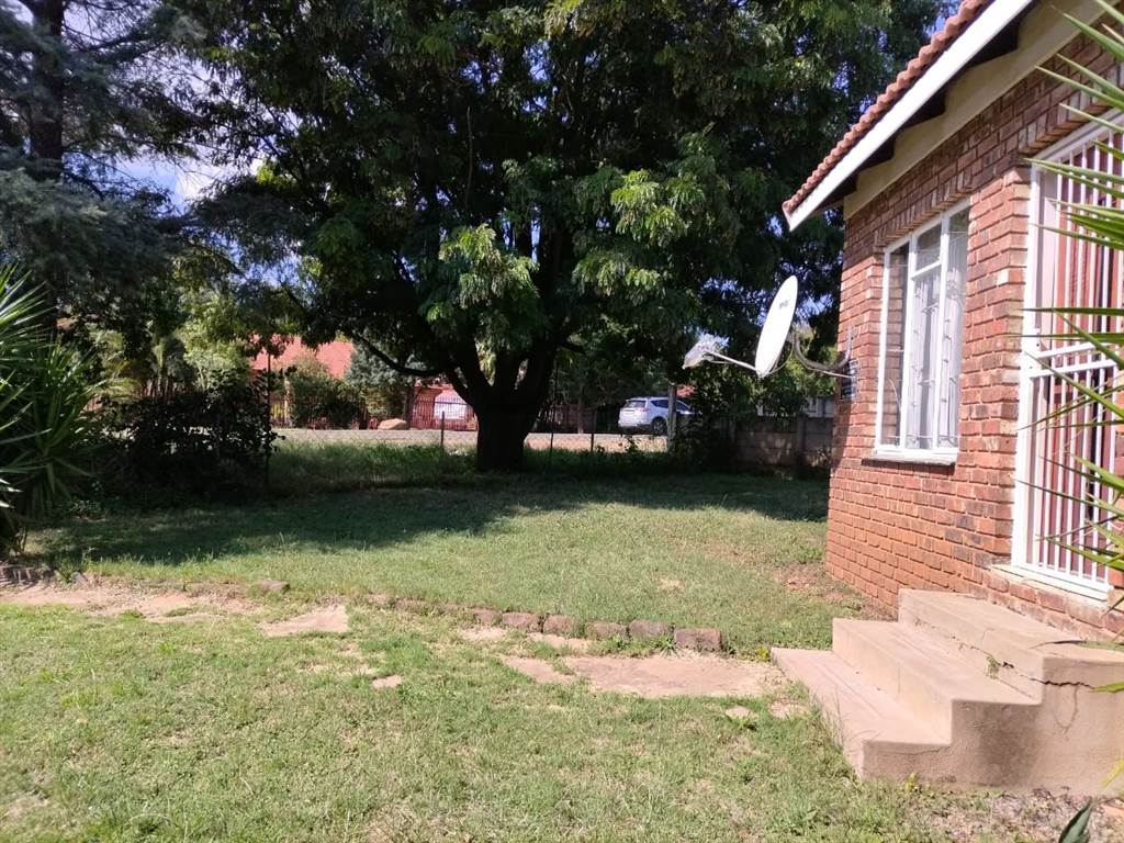1 Bed Flat in Lydenburg photo number 13