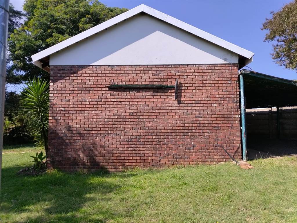 1 Bed Flat in Lydenburg photo number 11