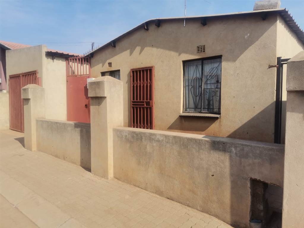 3 Bed House in Tembisa photo number 10