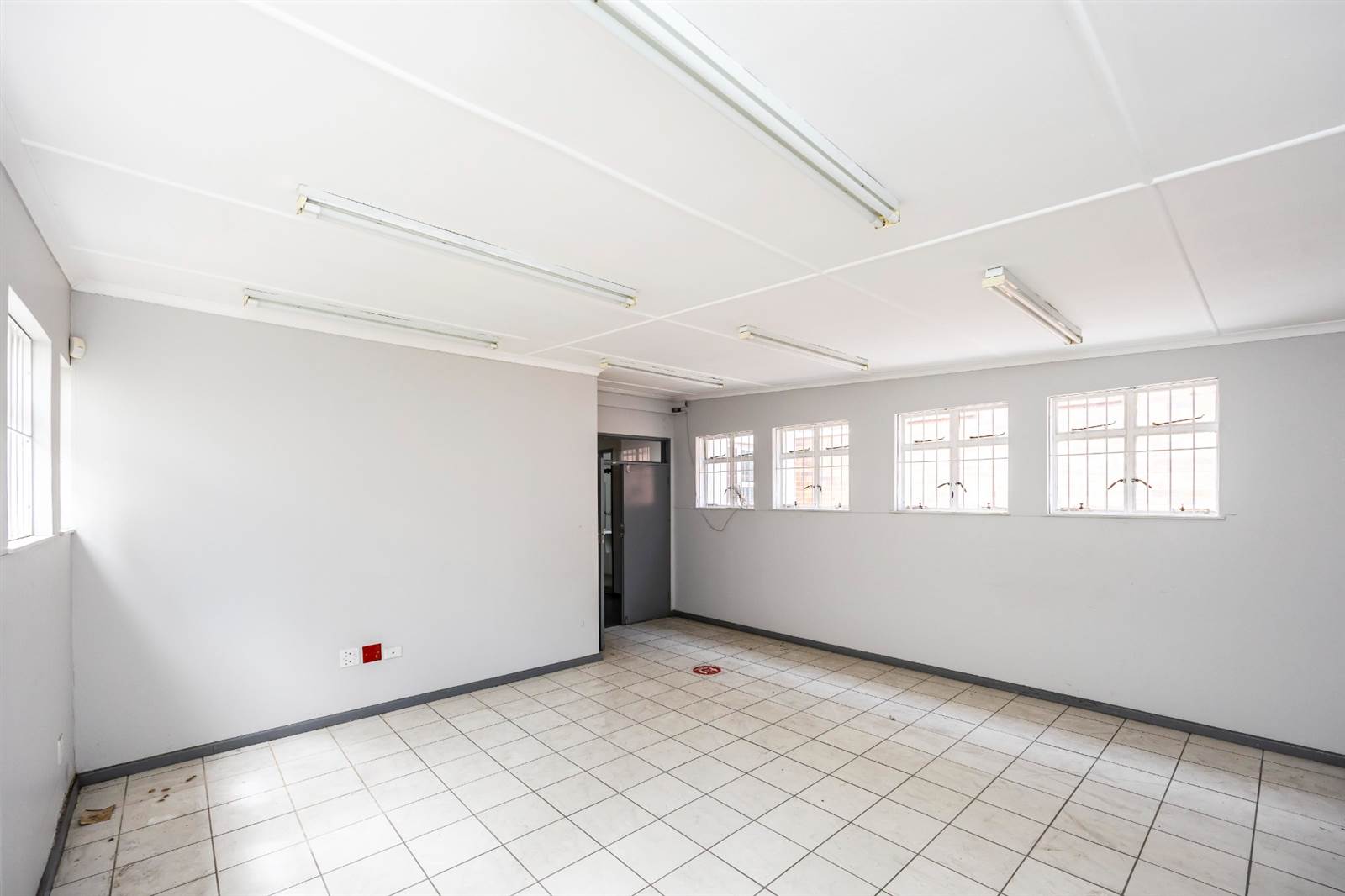 777  m² Commercial space in East London Central photo number 17