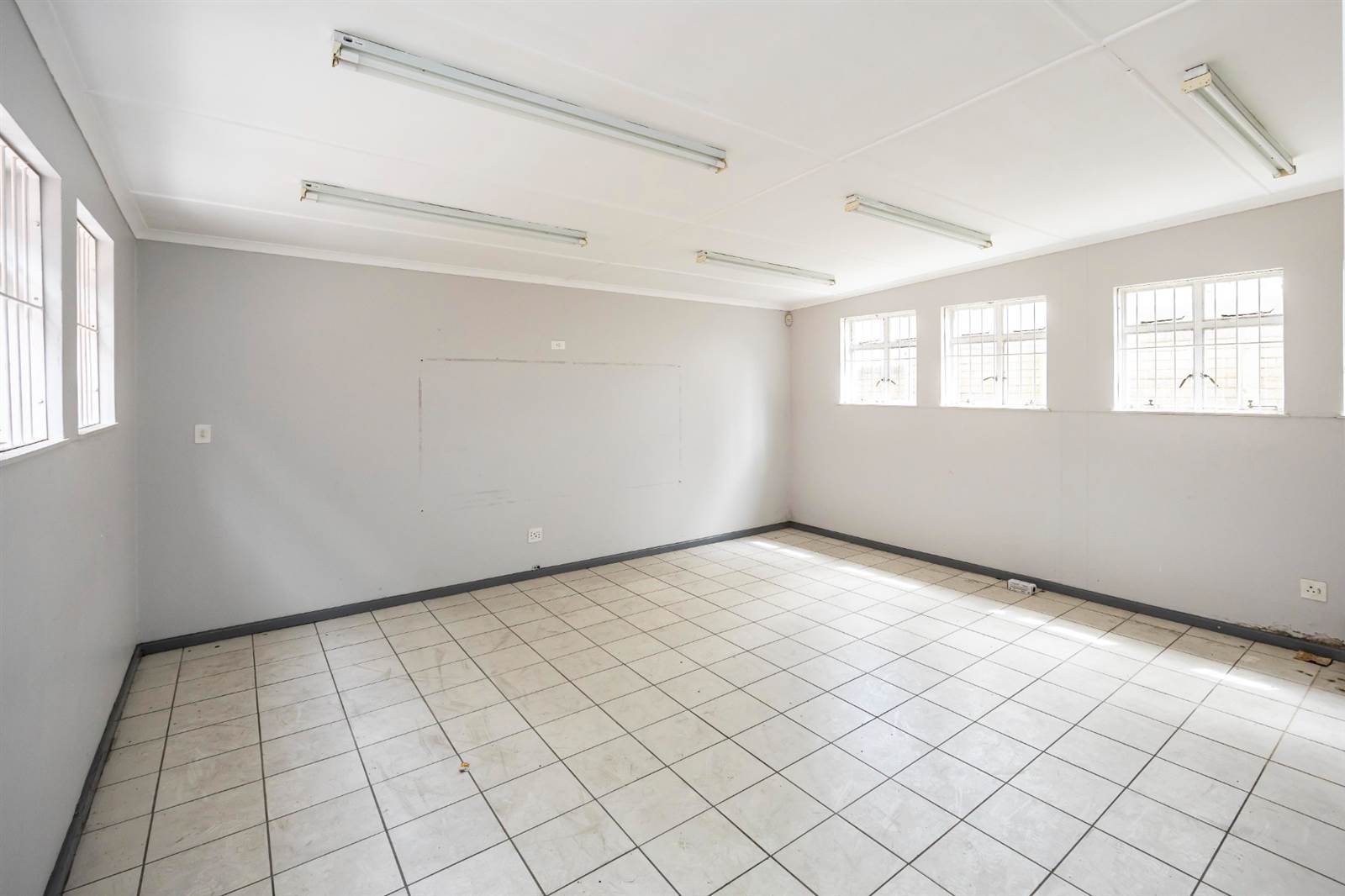 777  m² Commercial space in East London Central photo number 12