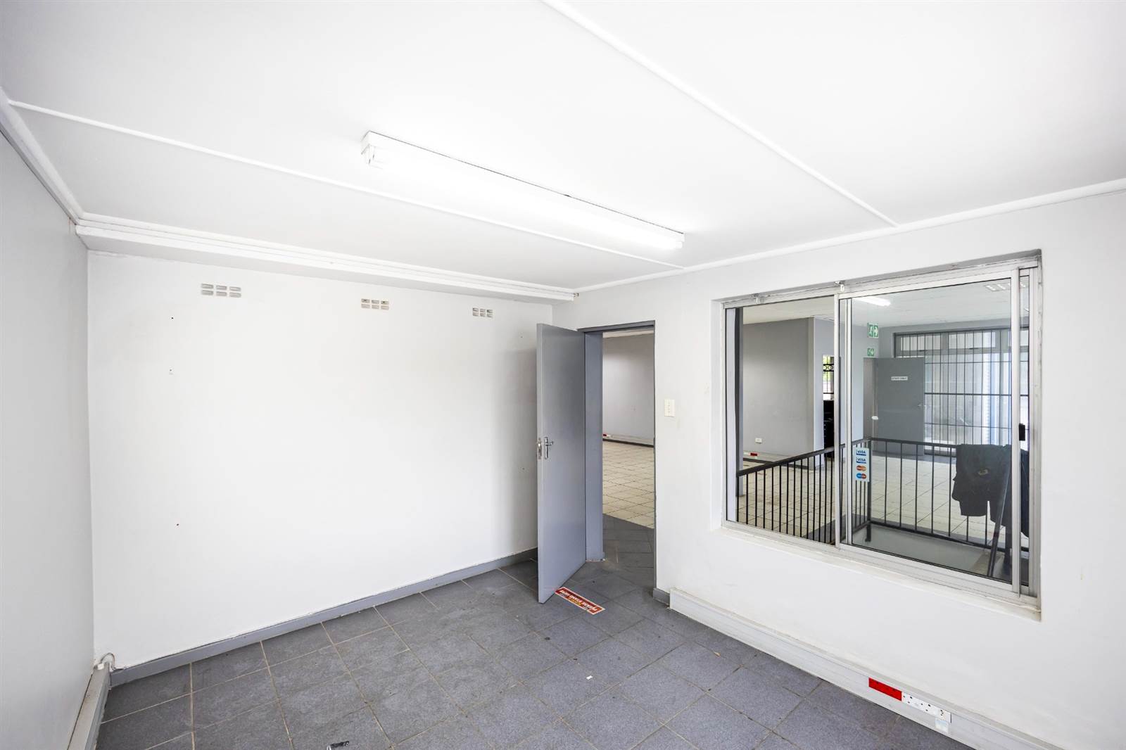 777  m² Commercial space in East London Central photo number 23