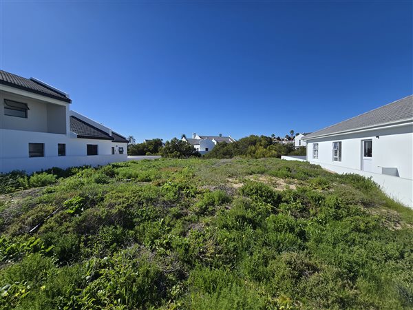 379 m² Land