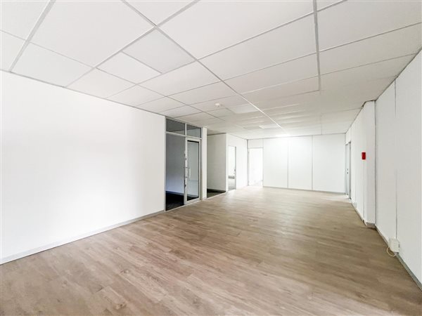 340  m² Office Space