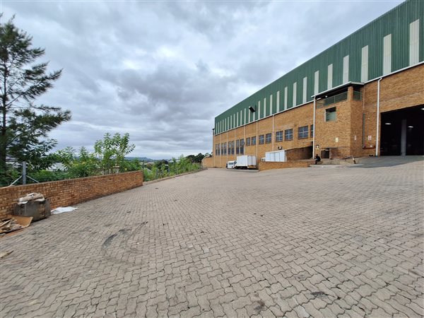 2 400  m² Industrial space