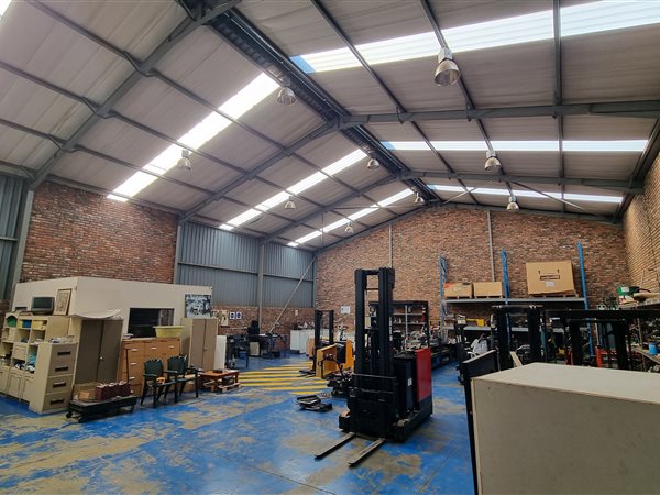 423  m² Industrial space in Jet Park